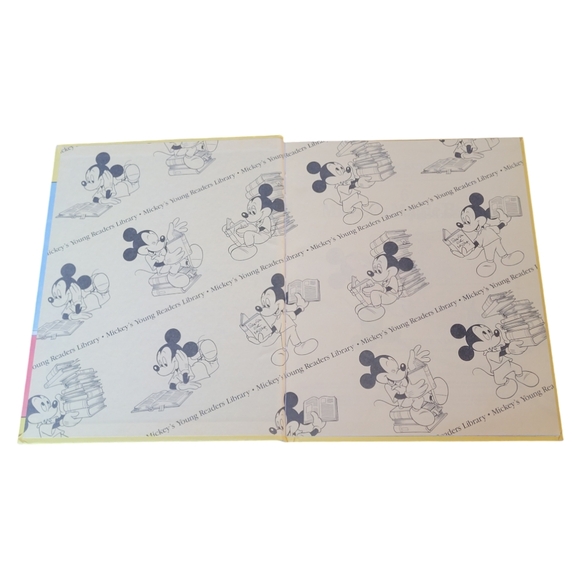 Mickey's Young Readers Library- Volume 6- Mickey's Magic Bottle- 1990 - Picture 2 of 7